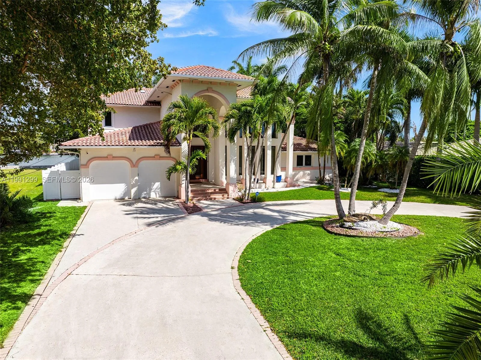 Hollywood, Florida 33019, Hollywood, Florida 33019, 6 Bedrooms Bedrooms, ,5 BathroomsBathrooms,Residential,For Sale, Hollywood, Florida 33019,A11991299
