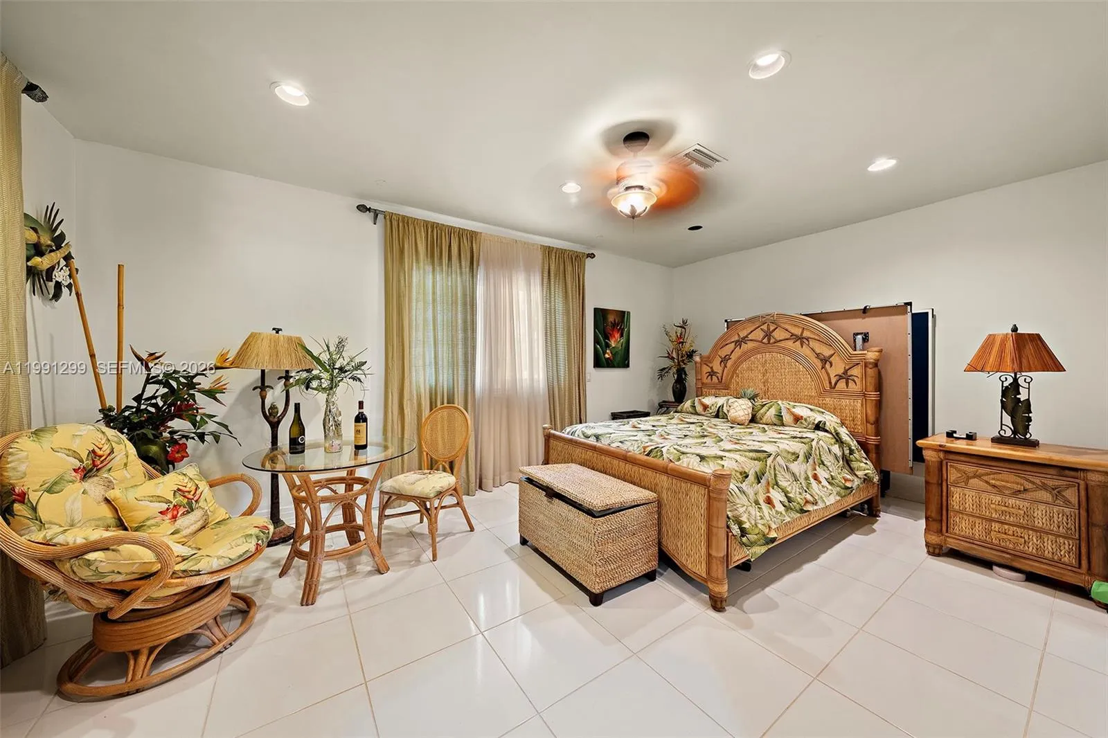 Hollywood, Florida 33019, Hollywood, Florida 33019, 6 Bedrooms Bedrooms, ,5 BathroomsBathrooms,Residential,For Sale, Hollywood, Florida 33019,A11991299