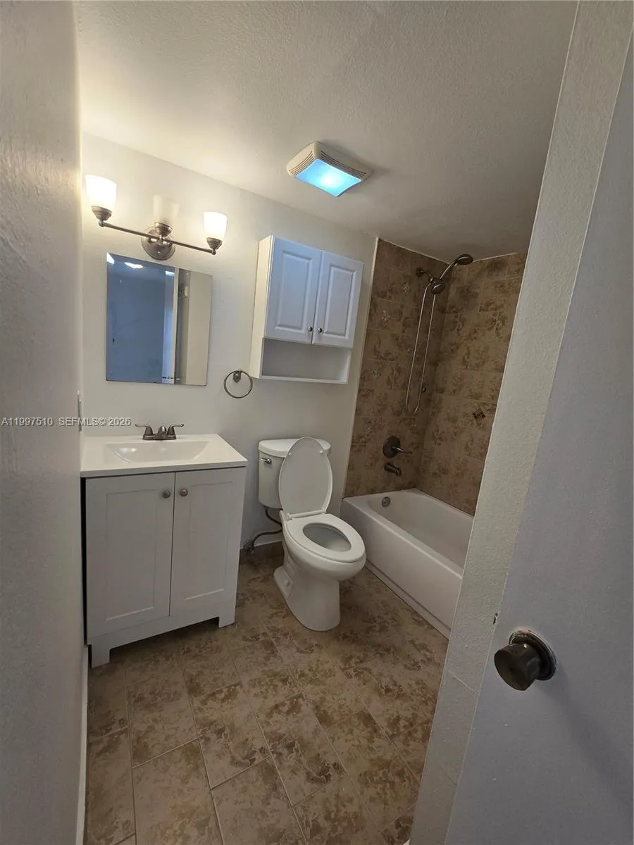 4845 Nw 7th St 309-5, Miami, Florida 33126, Miami, Florida 33126, 2 Bedrooms Bedrooms, ,2 BathroomsBathrooms,Residential Lease,For Rent,4845 Nw 7th St 309-5, Miami, Florida 33126,A11997510