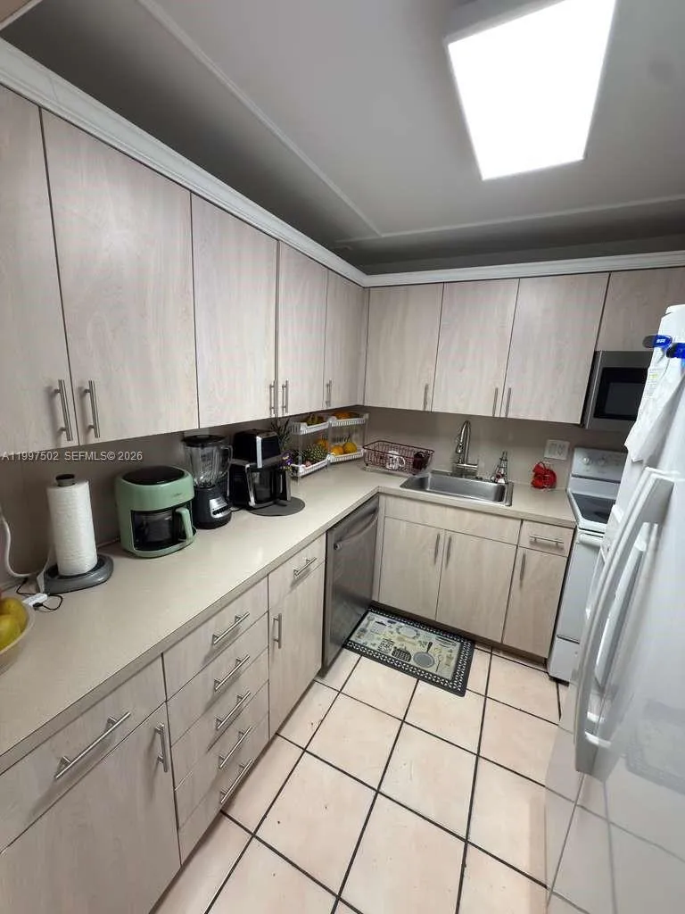1825 W 44th Pl 208, Hialeah, Florida 33012, Hialeah, Florida 33012, 1 Bedroom Bedrooms, ,1 BathroomBathrooms,Residential,For Sale,1825 W 44th Pl 208, Hialeah, Florida 33012,A11997502