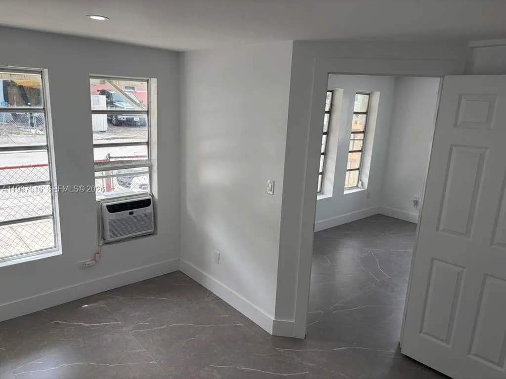 1011 Sw 5th St 1, Miami, Florida 33130, Miami, Florida 33130, 3 Bedrooms Bedrooms, ,1 BathroomBathrooms,Residential Lease,For Rent,1011 Sw 5th St 1, Miami, Florida 33130,A11997516