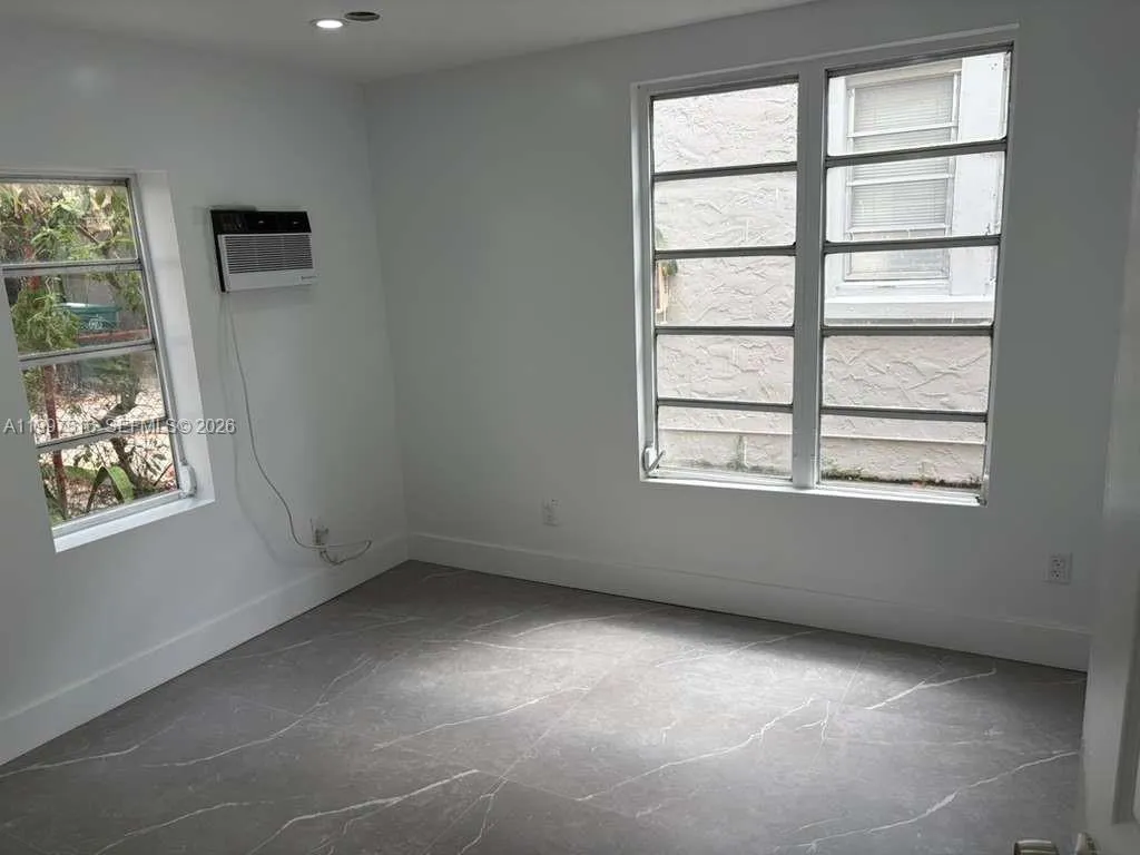 1011 Sw 5th St 1, Miami, Florida 33130, Miami, Florida 33130, 3 Bedrooms Bedrooms, ,1 BathroomBathrooms,Residential Lease,For Rent,1011 Sw 5th St 1, Miami, Florida 33130,A11997516