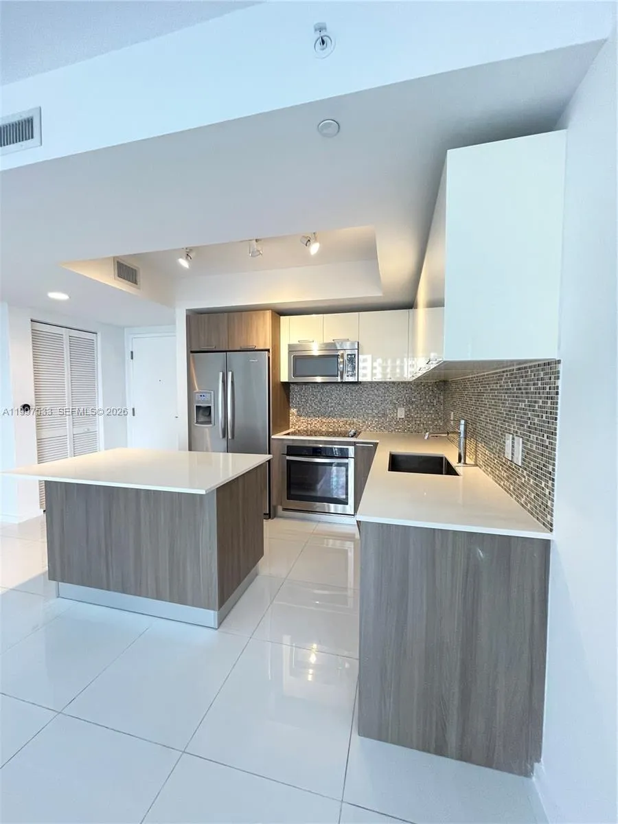 5252 Nw 85th Ave 303, Doral, Florida 33166, Doral, Florida 33166, 2 Bedrooms Bedrooms, ,2 BathroomsBathrooms,Residential Lease,For Rent,5252 Nw 85th Ave 303, Doral, Florida 33166,A11997533