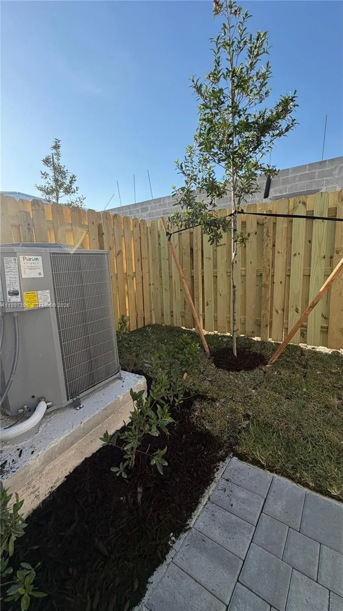 1087 Se 2nd Ter 1087, Florida City, Florida 33034, Florida City, Florida 33034, 3 Bedrooms Bedrooms, ,2 BathroomsBathrooms,Residential Lease,For Rent,1087 Se 2nd Ter 1087, Florida City, Florida 33034,A11997396