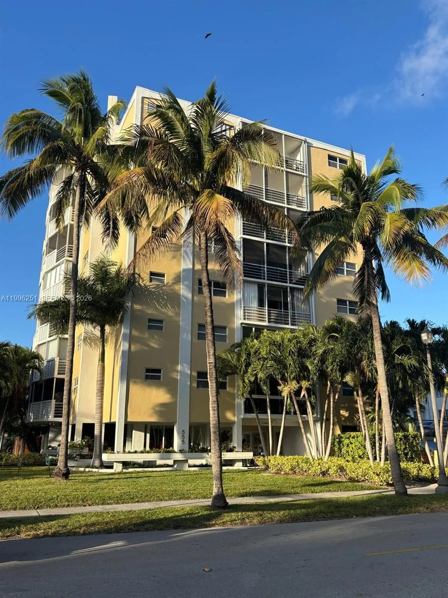 555 Crandon Blvd 43, Key Biscayne, Florida 33149, Key Biscayne, Florida 33149, 2 Bedrooms Bedrooms, ,2 BathroomsBathrooms,Residential,For Sale,555 Crandon Blvd 43, Key Biscayne, Florida 33149,A11996251