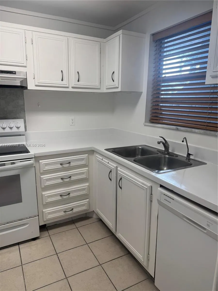 9410 Live Oak Pl 205, Davie, Florida 33324, Davie, Florida 33324, 2 Bedrooms Bedrooms, ,2 BathroomsBathrooms,Residential Lease,For Rent,9410 Live Oak Pl 205, Davie, Florida 33324,A11996583
