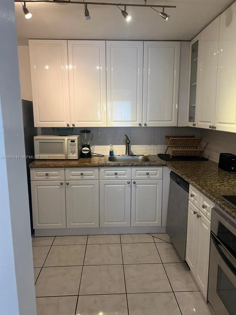 2750 Ne 183rd St 801, Aventura, Florida 33160, Aventura, Florida 33160, 1 Bedroom Bedrooms, ,1 BathroomBathrooms,Residential Lease,For Rent,2750 Ne 183rd St 801, Aventura, Florida 33160,A11997641