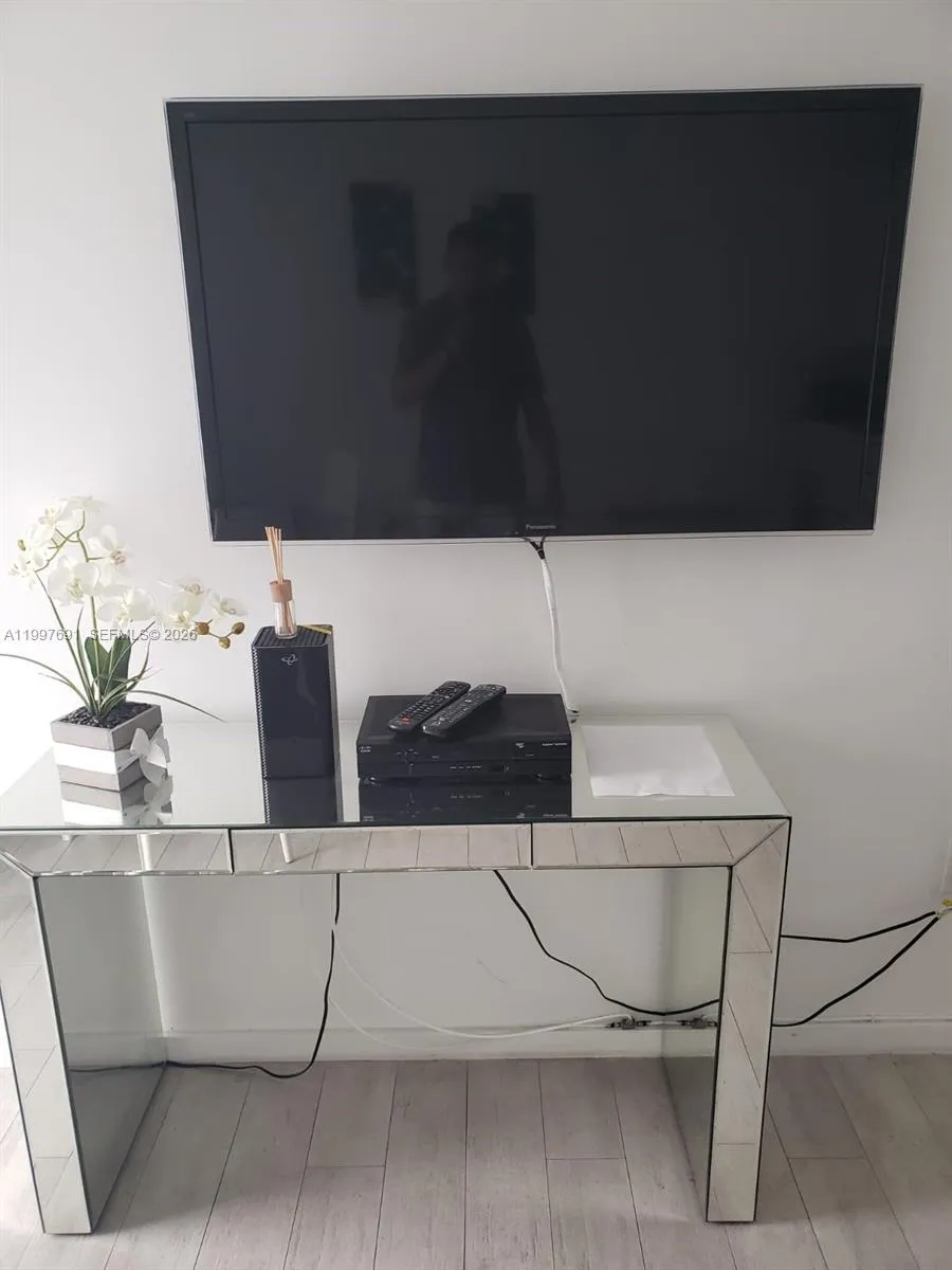 1601 Meridian Ave 105, Miami Beach, Florida 33139, Miami Beach, Florida 33139, 1 Bedroom Bedrooms, ,1 BathroomBathrooms,Residential Lease,For Rent,1601 Meridian Ave 105, Miami Beach, Florida 33139,A11997691