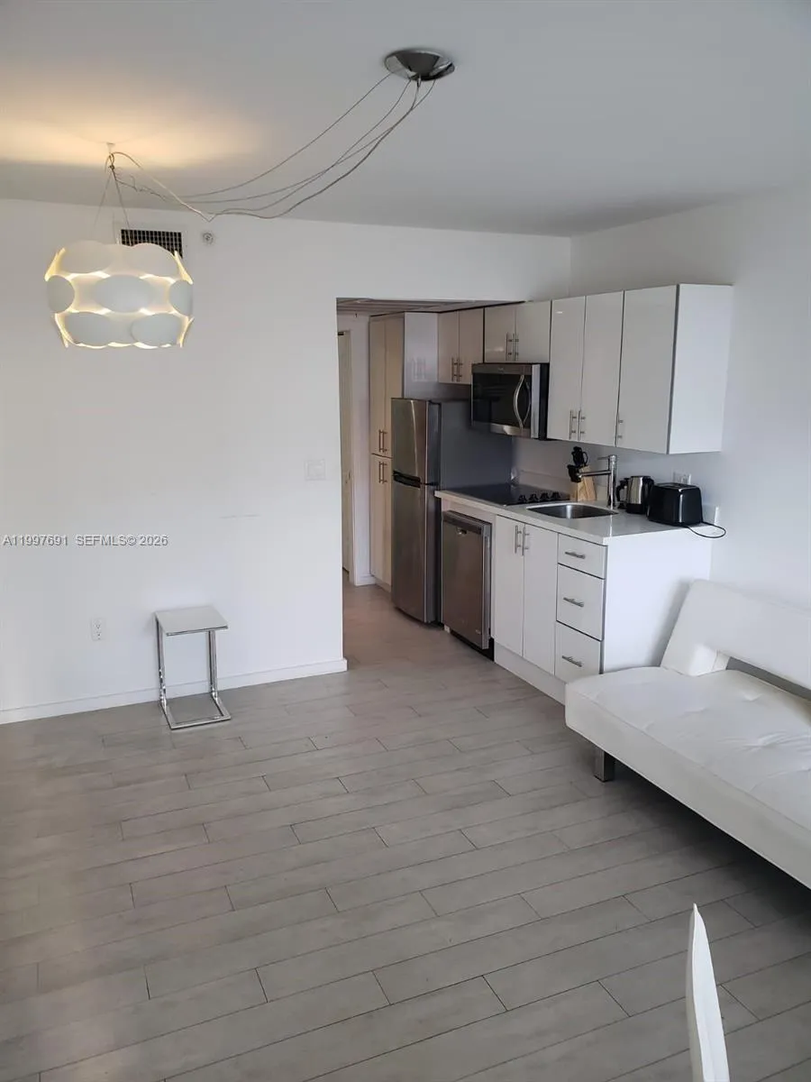 1601 Meridian Ave 105, Miami Beach, Florida 33139, Miami Beach, Florida 33139, 1 Bedroom Bedrooms, ,1 BathroomBathrooms,Residential Lease,For Rent,1601 Meridian Ave 105, Miami Beach, Florida 33139,A11997691