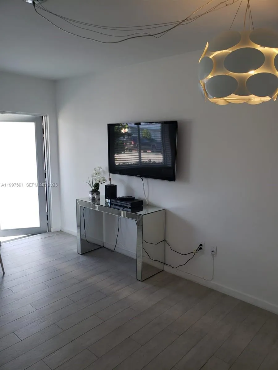 1601 Meridian Ave 105, Miami Beach, Florida 33139, Miami Beach, Florida 33139, 1 Bedroom Bedrooms, ,1 BathroomBathrooms,Residential Lease,For Rent,1601 Meridian Ave 105, Miami Beach, Florida 33139,A11997691