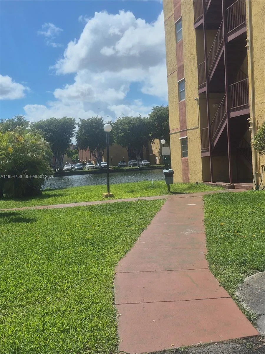 4707 Nw 7th St 103-8, Miami, Florida 33126, Miami, Florida 33126, 1 Bedroom Bedrooms, ,1 BathroomBathrooms,Residential Lease,For Rent,4707 Nw 7th St 103-8, Miami, Florida 33126,A11994759