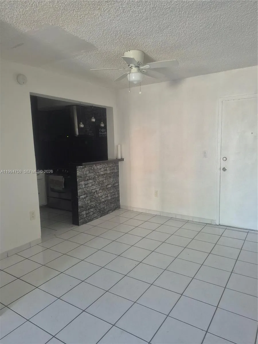 4707 Nw 7th St 103-8, Miami, Florida 33126, Miami, Florida 33126, 1 Bedroom Bedrooms, ,1 BathroomBathrooms,Residential Lease,For Rent,4707 Nw 7th St 103-8, Miami, Florida 33126,A11994759