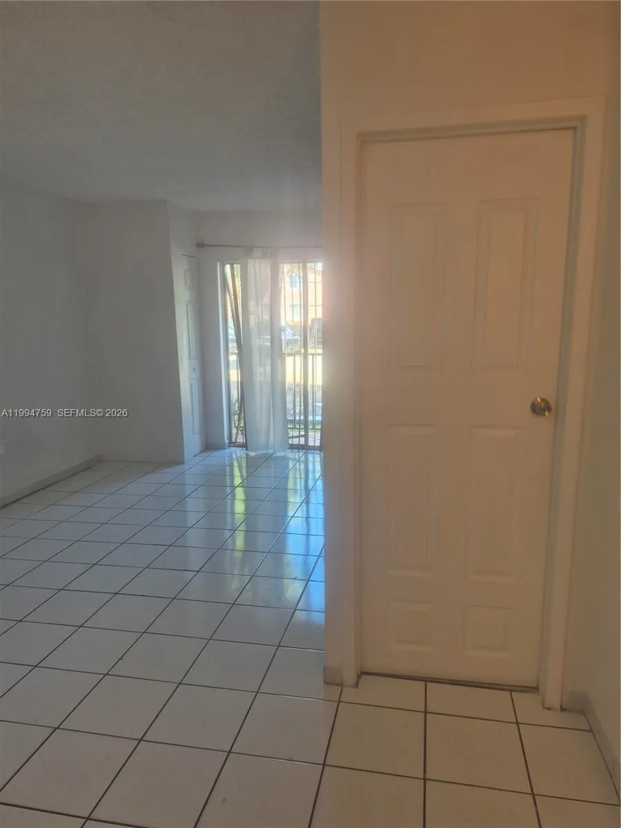 4707 Nw 7th St 103-8, Miami, Florida 33126, Miami, Florida 33126, 1 Bedroom Bedrooms, ,1 BathroomBathrooms,Residential Lease,For Rent,4707 Nw 7th St 103-8, Miami, Florida 33126,A11994759