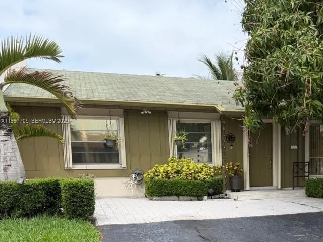 11906 Sw 110th St Cir E, Miami, Florida 33186, Miami, Florida 33186, 3 Bedrooms Bedrooms, ,2 BathroomsBathrooms,Residential,For Sale,11906 Sw 110th St Cir E, Miami, Florida 33186,A11997705