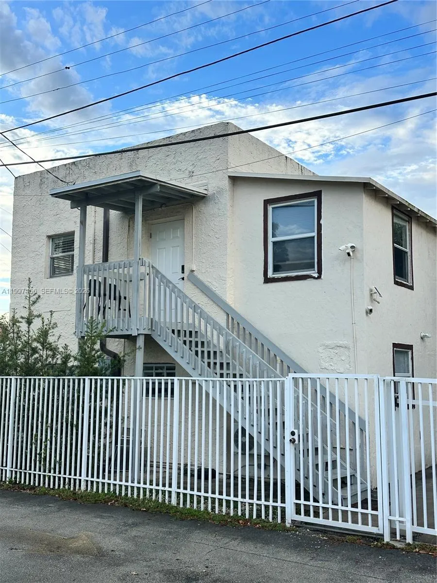 2160 Sw 17th St 2160, Miami, Florida 33145, Miami, Florida 33145, 2 Bedrooms Bedrooms, ,1 BathroomBathrooms,Residential Lease,For Rent,2160 Sw 17th St 2160, Miami, Florida 33145,A11997456