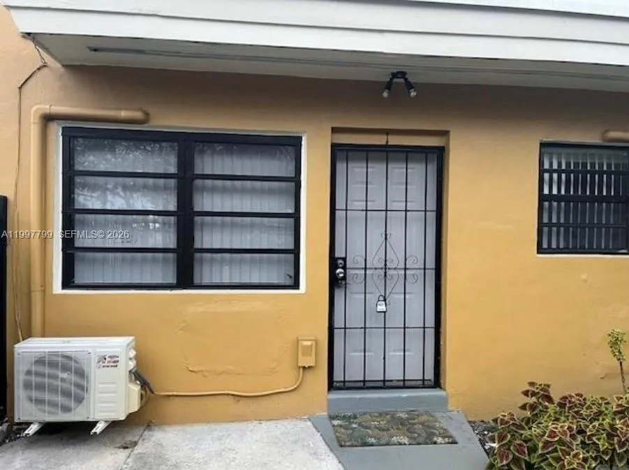 1845 Pembroke Rd 1-1, Hollywood, Florida 33020, Hollywood, Florida 33020, 1 Bedroom Bedrooms, ,1 BathroomBathrooms,Residential Lease,For Rent,1845 Pembroke Rd 1-1, Hollywood, Florida 33020,A11997799