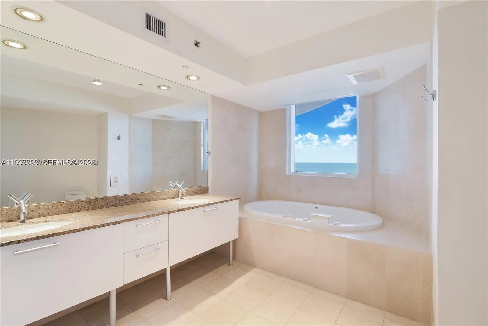 17201 Collins Ave 2005, Sunny Isles Beach, Florida, Sunny Isles Beach, Florida 33160, 2 Bedrooms Bedrooms, ,2 BathroomsBathrooms,Residential Lease,For Rent,17201 Collins Ave 2005, Sunny Isles Beach, Florida,A11997803