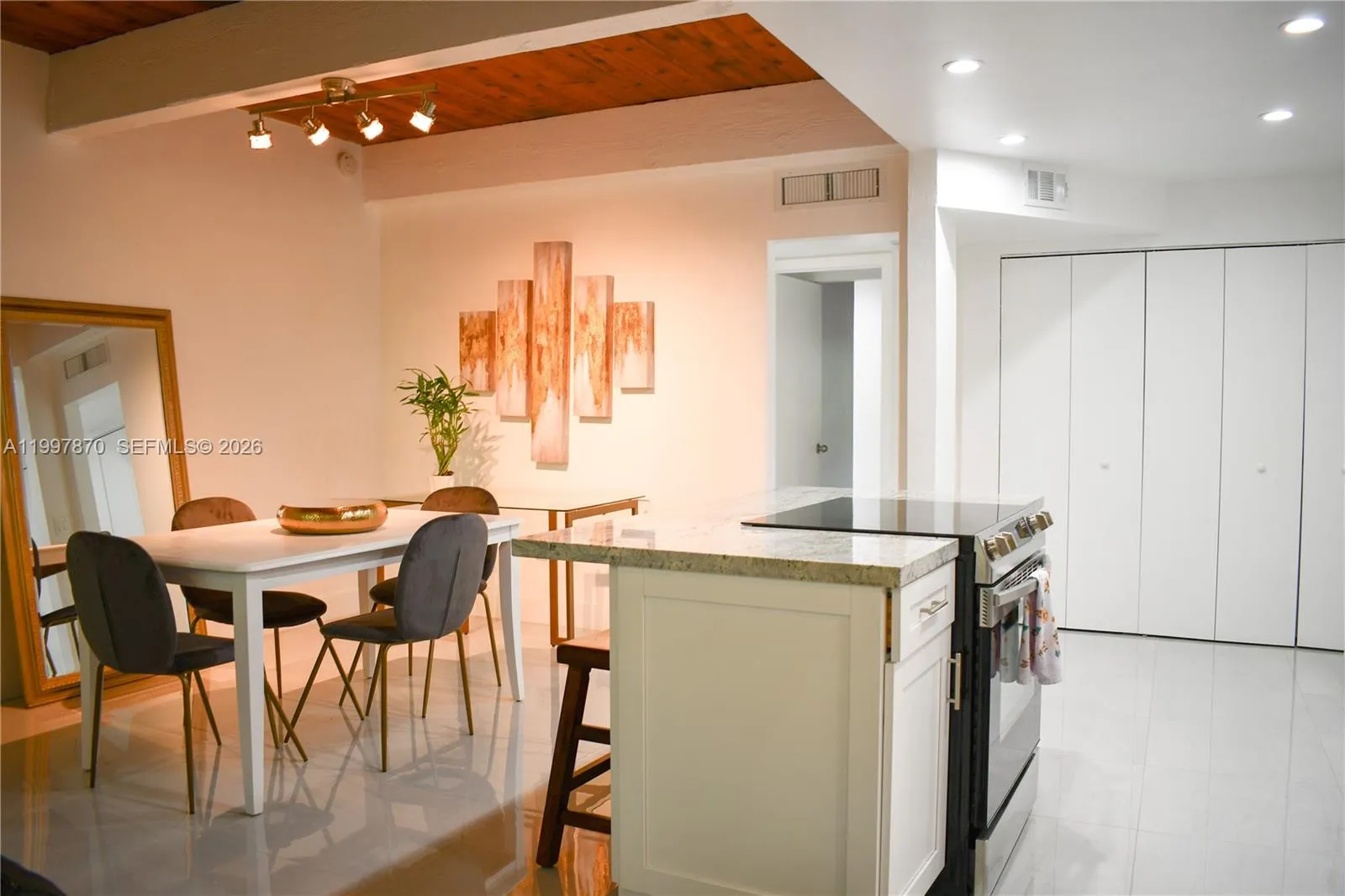 19420 Ne 26th Ave 123d, Miami, Florida 33180, Miami, Florida 33180, 3 Bedrooms Bedrooms, ,2 BathroomsBathrooms,Residential Lease,For Rent,19420 Ne 26th Ave 123d, Miami, Florida 33180,A11997870