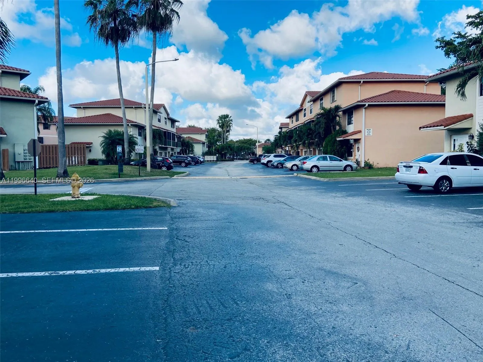 9890 Hammocks Blvd 107-56, Miami, Florida 33196, Miami, Florida 33196, 4 Bedrooms Bedrooms, ,3 BathroomsBathrooms,Residential Lease,For Rent,9890 Hammocks Blvd 107-56, Miami, Florida 33196,A11996640