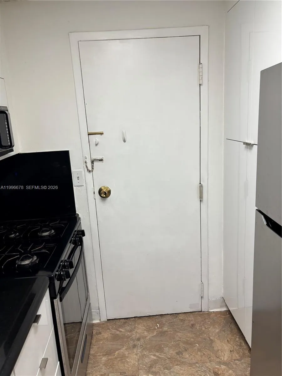 700 Biltmore Way 1004, Coral Gables, Florida 33134, Coral Gables, Florida 33134, 1 Bedroom Bedrooms, ,1 BathroomBathrooms,Residential Lease,For Rent,700 Biltmore Way 1004, Coral Gables, Florida 33134,A11996678