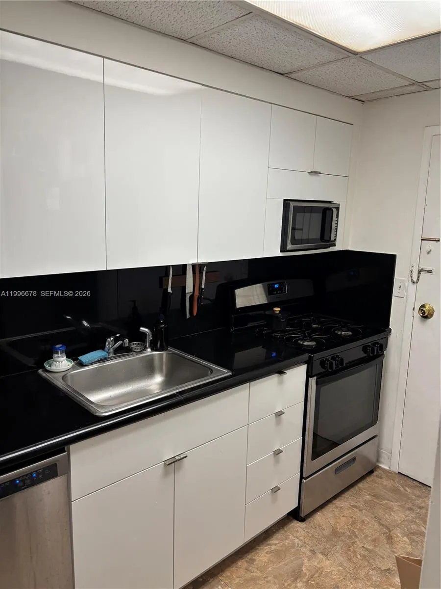 700 Biltmore Way 1004, Coral Gables, Florida 33134, Coral Gables, Florida 33134, 1 Bedroom Bedrooms, ,1 BathroomBathrooms,Residential Lease,For Rent,700 Biltmore Way 1004, Coral Gables, Florida 33134,A11996678