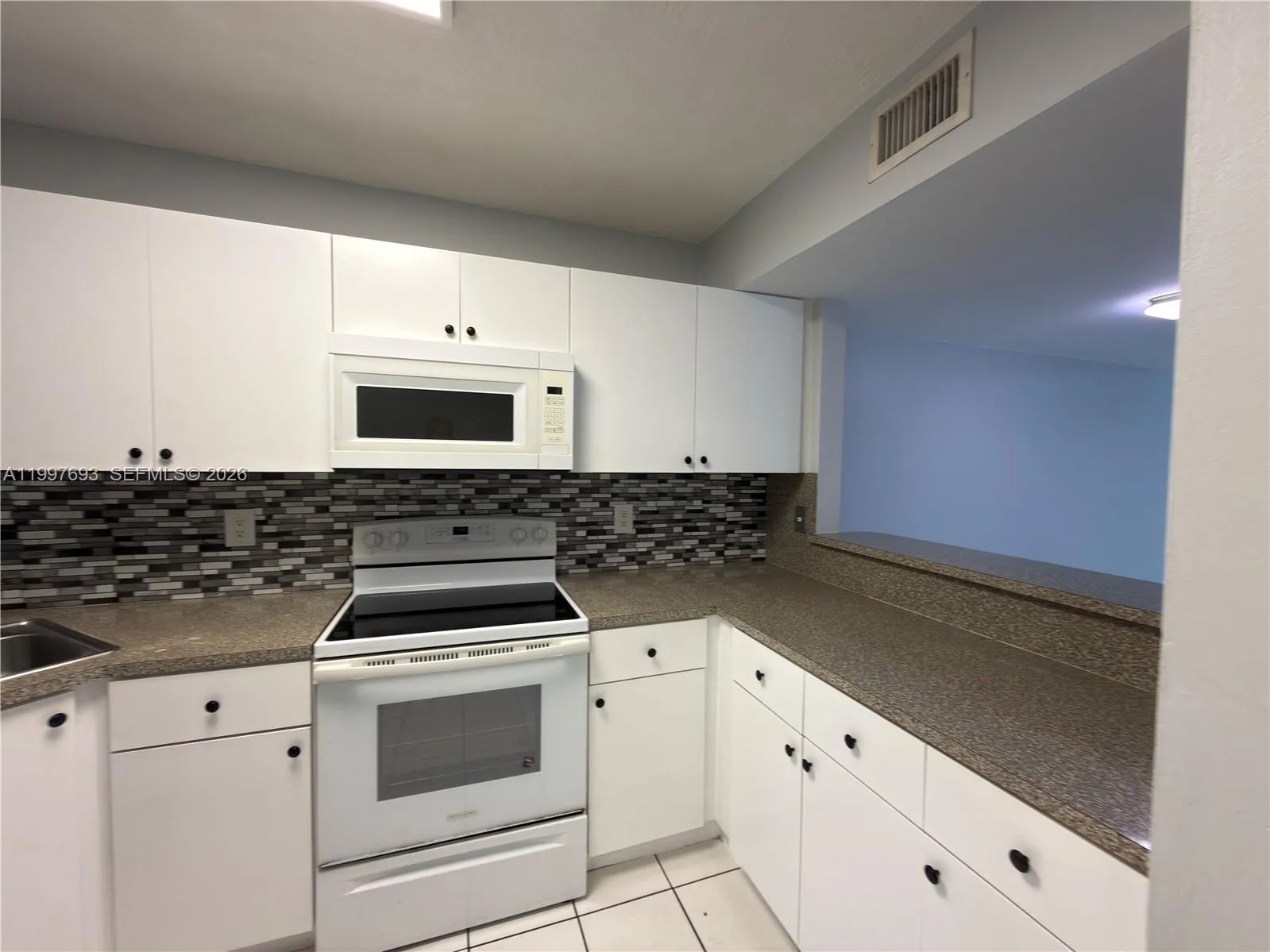 2630 W 76th St 201, Hialeah, Florida 33016, Hialeah, Florida 33016, 2 Bedrooms Bedrooms, ,1 BathroomBathrooms,Residential Lease,For Rent,2630 W 76th St 201, Hialeah, Florida 33016,A11997693