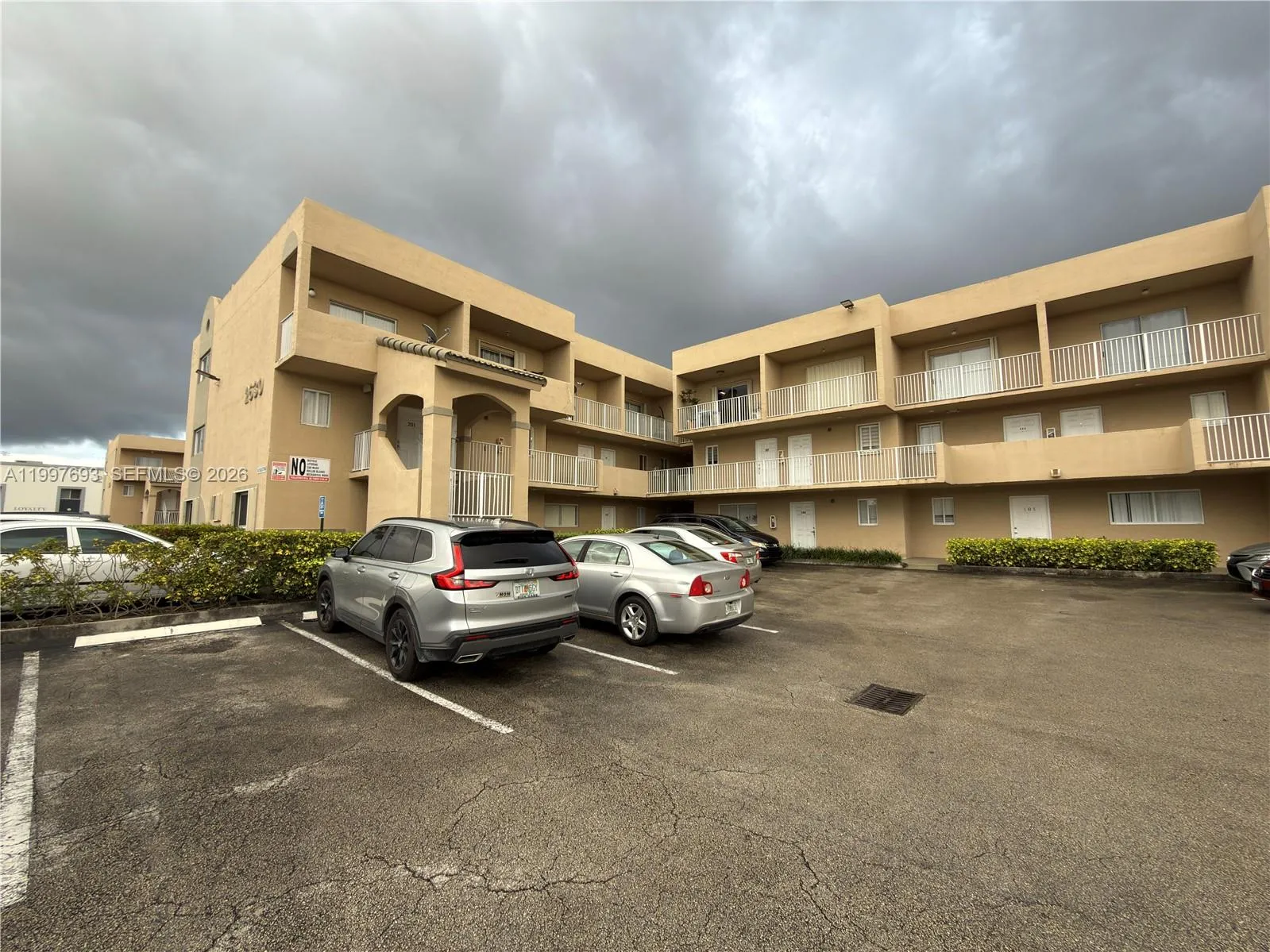 2630 W 76th St 201, Hialeah, Florida 33016, Hialeah, Florida 33016, 2 Bedrooms Bedrooms, ,1 BathroomBathrooms,Residential Lease,For Rent,2630 W 76th St 201, Hialeah, Florida 33016,A11997693