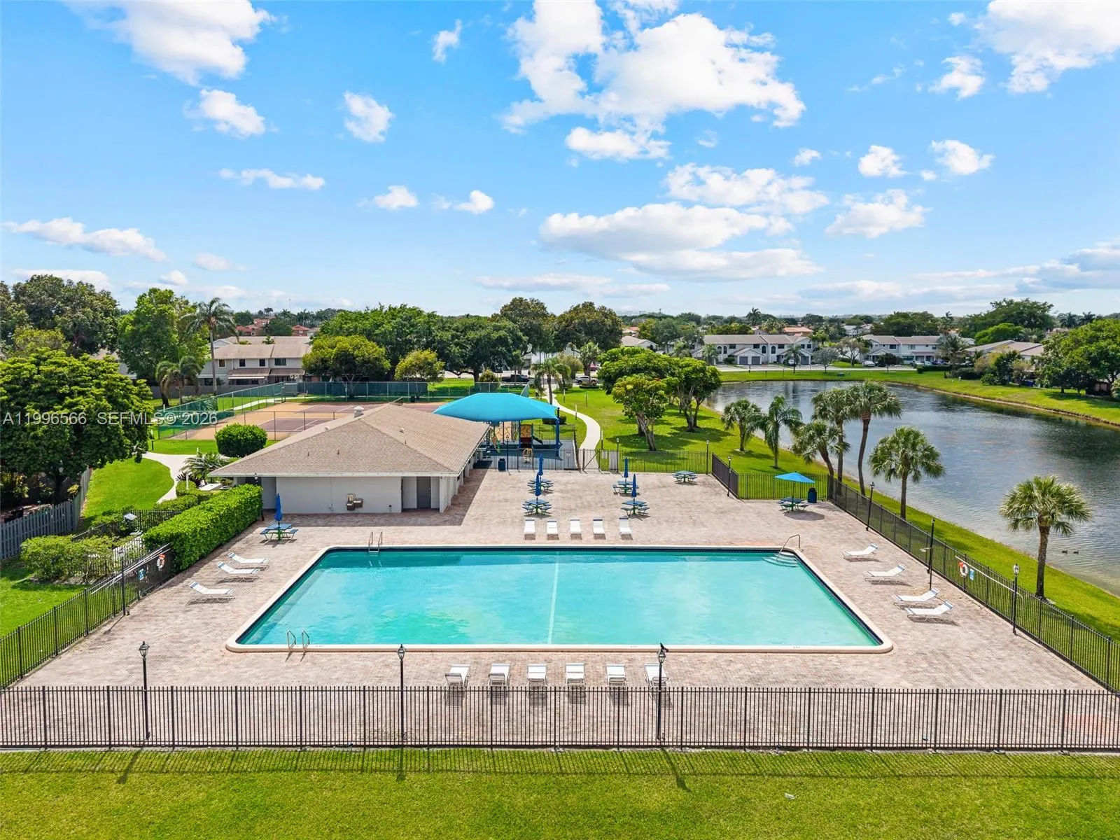 10500 Nw 3rd St, Pembroke Pines, Florida 33026, Pembroke Pines, Florida 33026, 2 Bedrooms Bedrooms, ,2 BathroomsBathrooms,Residential,For Sale,10500 Nw 3rd St, Pembroke Pines, Florida 33026,A11996566