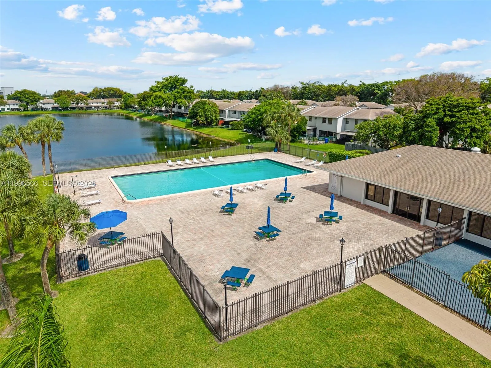 10500 Nw 3rd St, Pembroke Pines, Florida 33026, Pembroke Pines, Florida 33026, 2 Bedrooms Bedrooms, ,2 BathroomsBathrooms,Residential,For Sale,10500 Nw 3rd St, Pembroke Pines, Florida 33026,A11996566