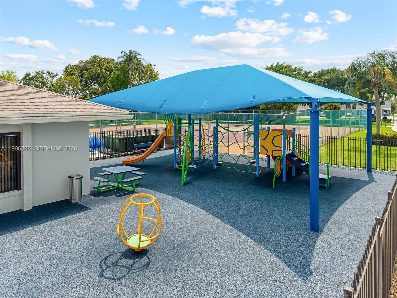 10500 Nw 3rd St, Pembroke Pines, Florida 33026, Pembroke Pines, Florida 33026, 2 Bedrooms Bedrooms, ,2 BathroomsBathrooms,Residential,For Sale,10500 Nw 3rd St, Pembroke Pines, Florida 33026,A11996566