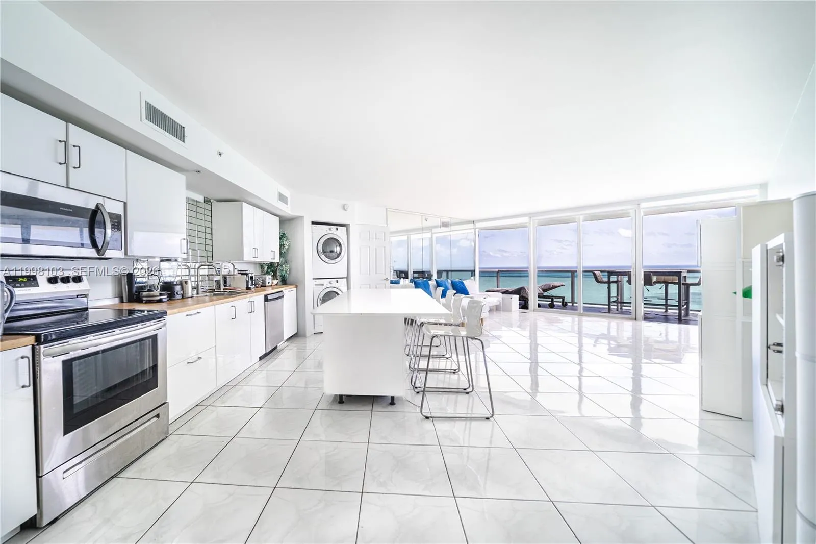 6301 Collins Ave 2802, Miami Beach, Florida 33141, Miami Beach, Florida 33141, 3 Bedrooms Bedrooms, ,3 BathroomsBathrooms,Residential,For Sale,6301 Collins Ave 2802, Miami Beach, Florida 33141,A11998103