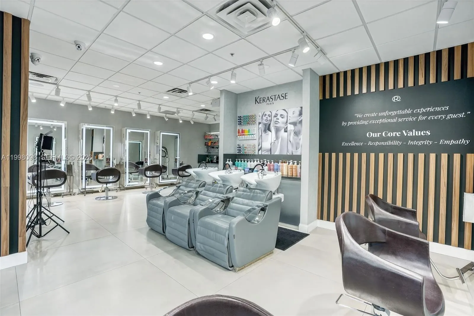 Beauty Salon For Sale In Hialeah, Hialeah, Florida, Hialeah, Florida 33015, ,Commercial Sale,For Sale,Beauty Salon For Sale In Hialeah, Hialeah, Florida,A11998098