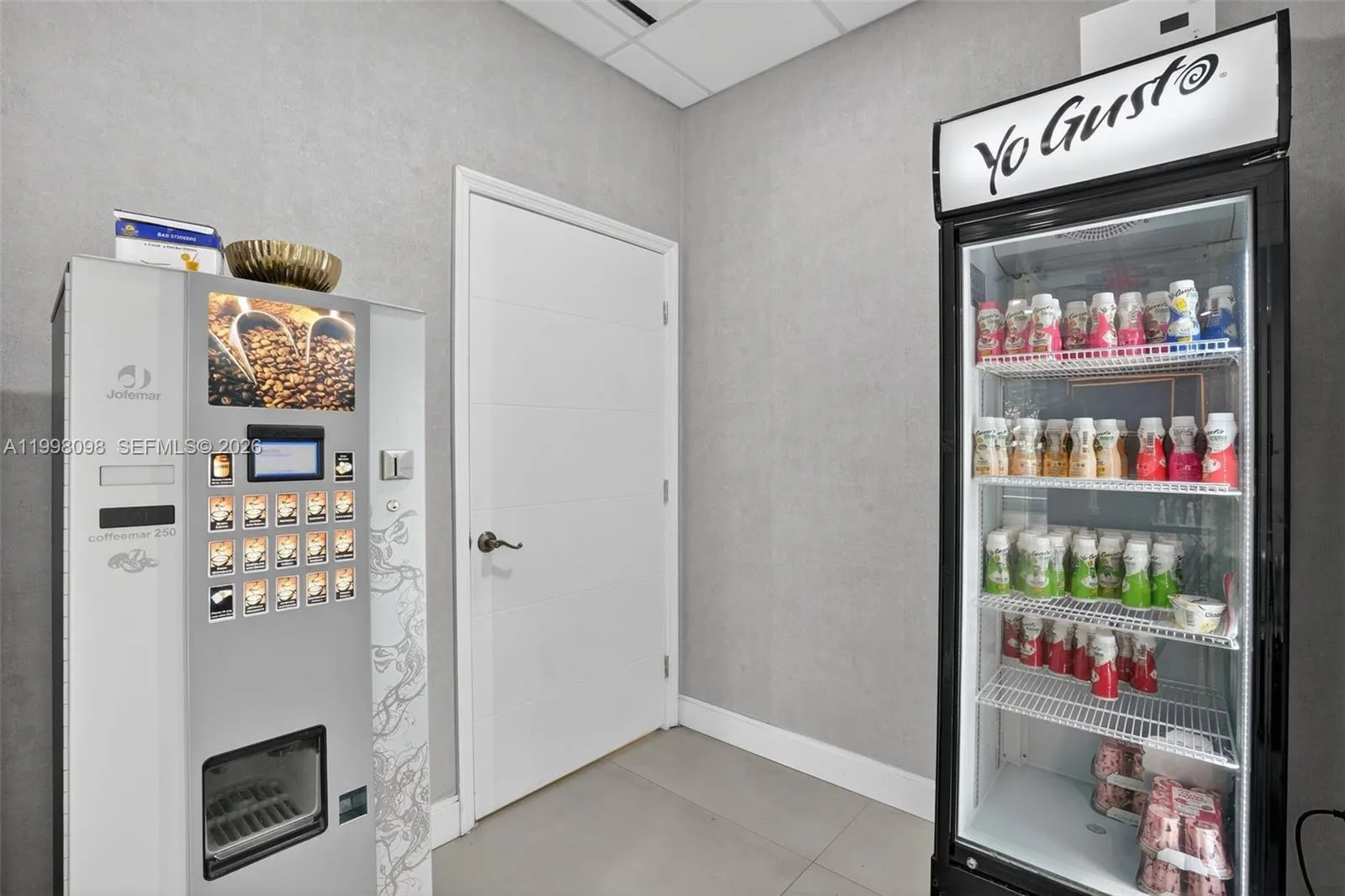 Beauty Salon For Sale In Hialeah, Hialeah, Florida, Hialeah, Florida 33015, ,Commercial Sale,For Sale,Beauty Salon For Sale In Hialeah, Hialeah, Florida,A11998098