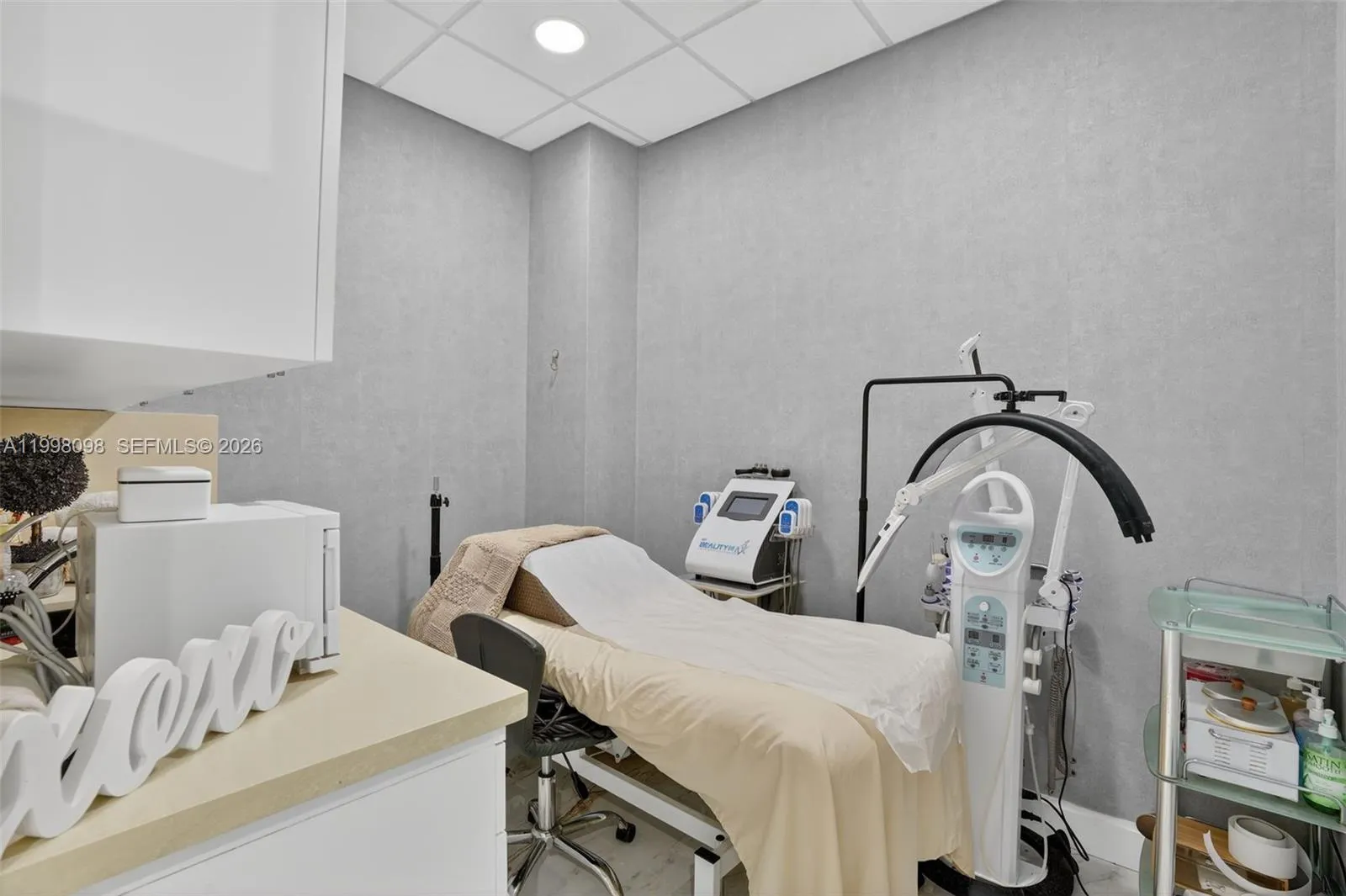 Beauty Salon For Sale In Hialeah, Hialeah, Florida, Hialeah, Florida 33015, ,Commercial Sale,For Sale,Beauty Salon For Sale In Hialeah, Hialeah, Florida,A11998098