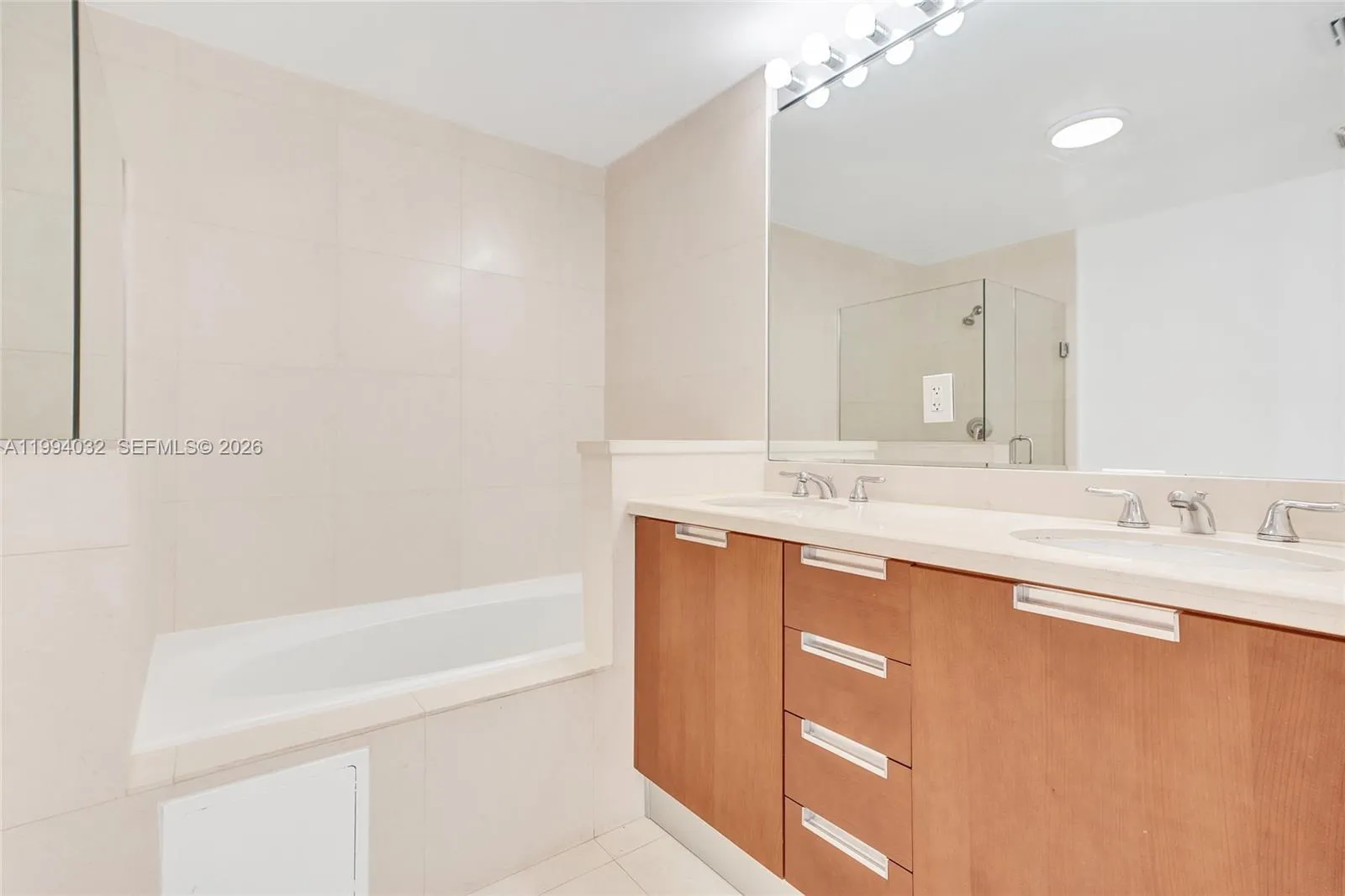 163 N Shore Dr 163-6, Miami Beach, Florida 33141, Miami Beach, Florida 33141, 3 Bedrooms Bedrooms, ,3 BathroomsBathrooms,Residential,For Sale,163 N Shore Dr 163-6, Miami Beach, Florida 33141,A11994032