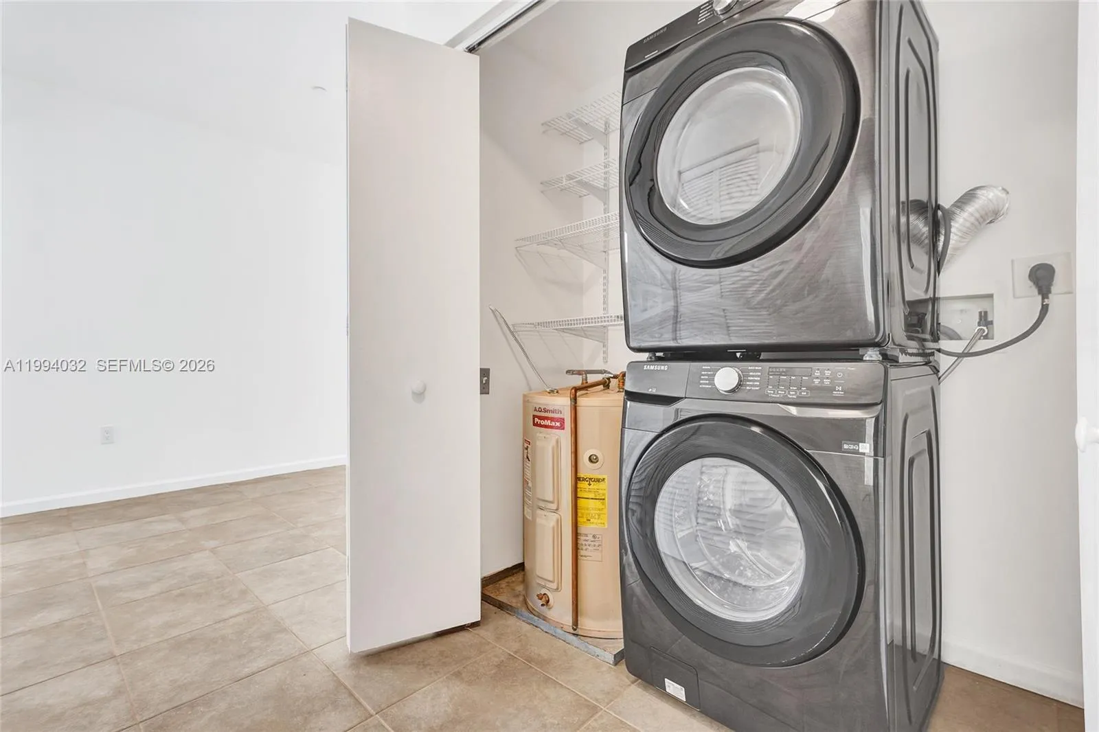 Stackable washer/dryer