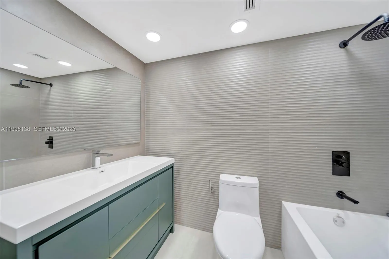 9455 W Flagler St C108, Miami, Florida 33174, Miami, Florida 33174, 2 Bedrooms Bedrooms, ,2 BathroomsBathrooms,Residential Lease,For Rent,9455 W Flagler St C108, Miami, Florida 33174,A11998138