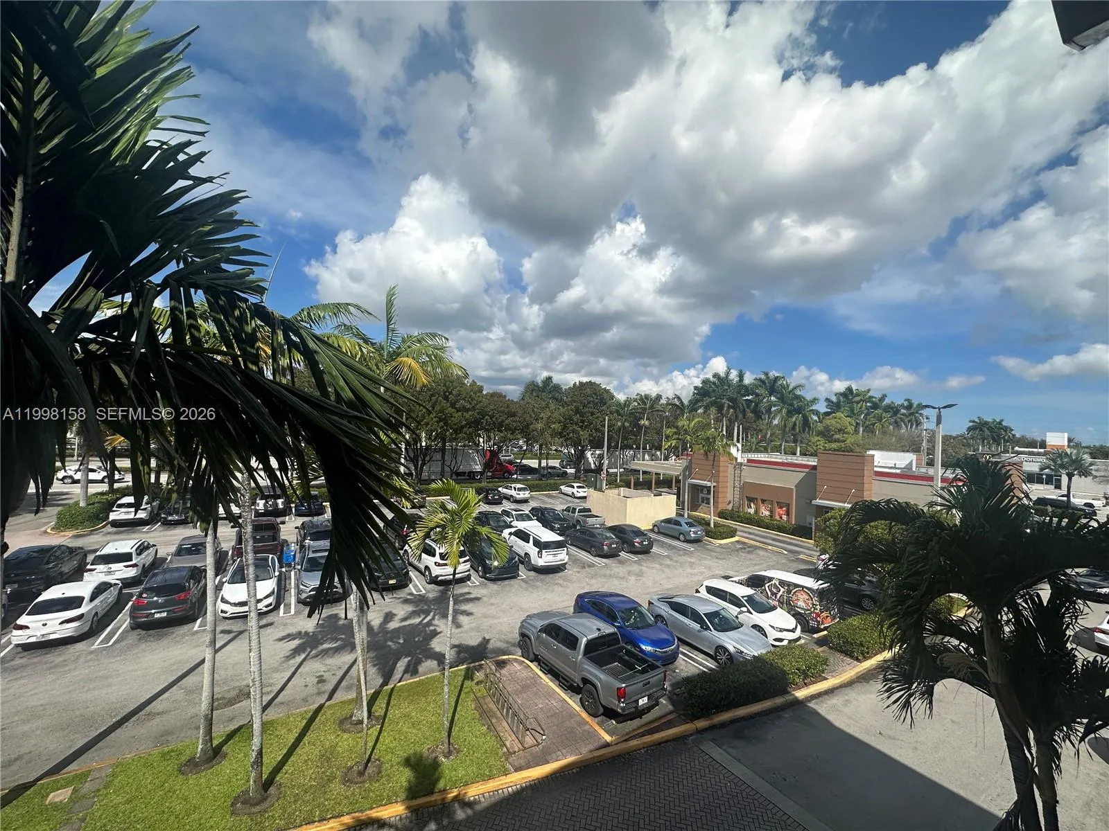 Burger King, Navarro Pharmacy, Sherwin Williams, Subway, and other National anchor tenants