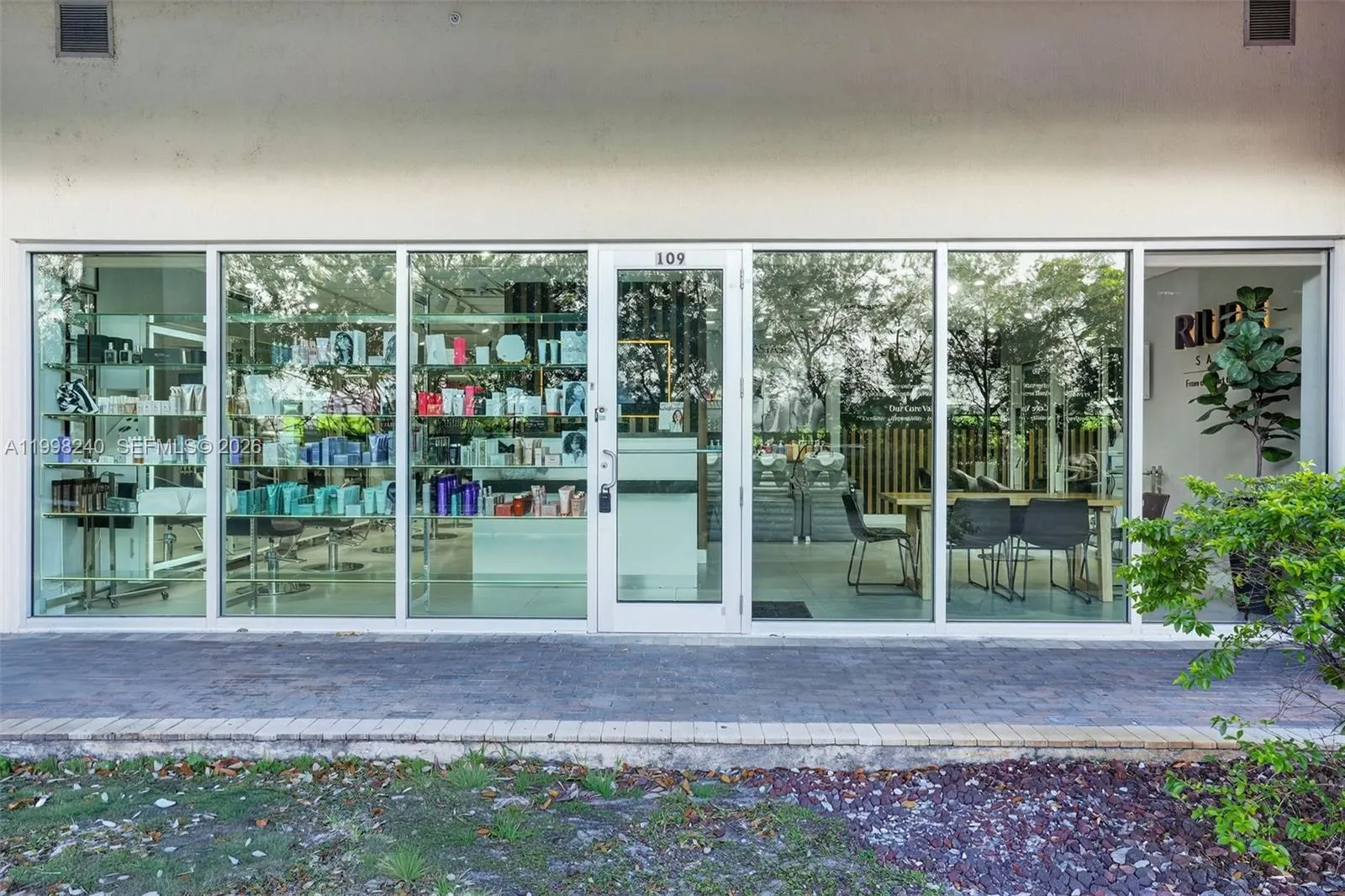 Beauty Salon For Sale In Hialeah, Hialeah, Florida, Hialeah, Florida 33015, ,Business Opportunity,For Sale,Beauty Salon For Sale In Hialeah, Hialeah, Florida,A11998240