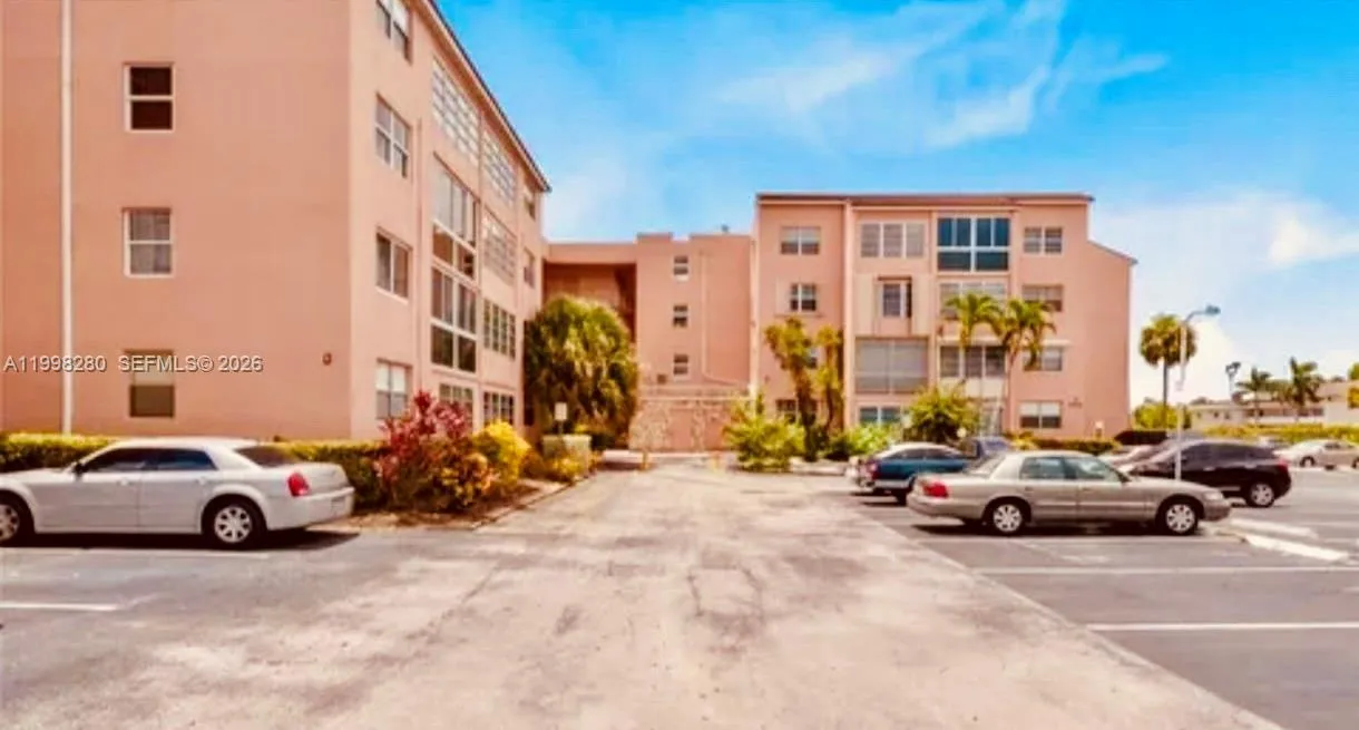 2841 Somerset Dr 215, Lauderdale Lakes, Florida 33, Lauderdale Lakes, Florida 33311, 2 Bedrooms Bedrooms, ,2 BathroomsBathrooms,Residential Lease,For Rent,2841 Somerset Dr 215, Lauderdale Lakes, Florida 33,A11998280