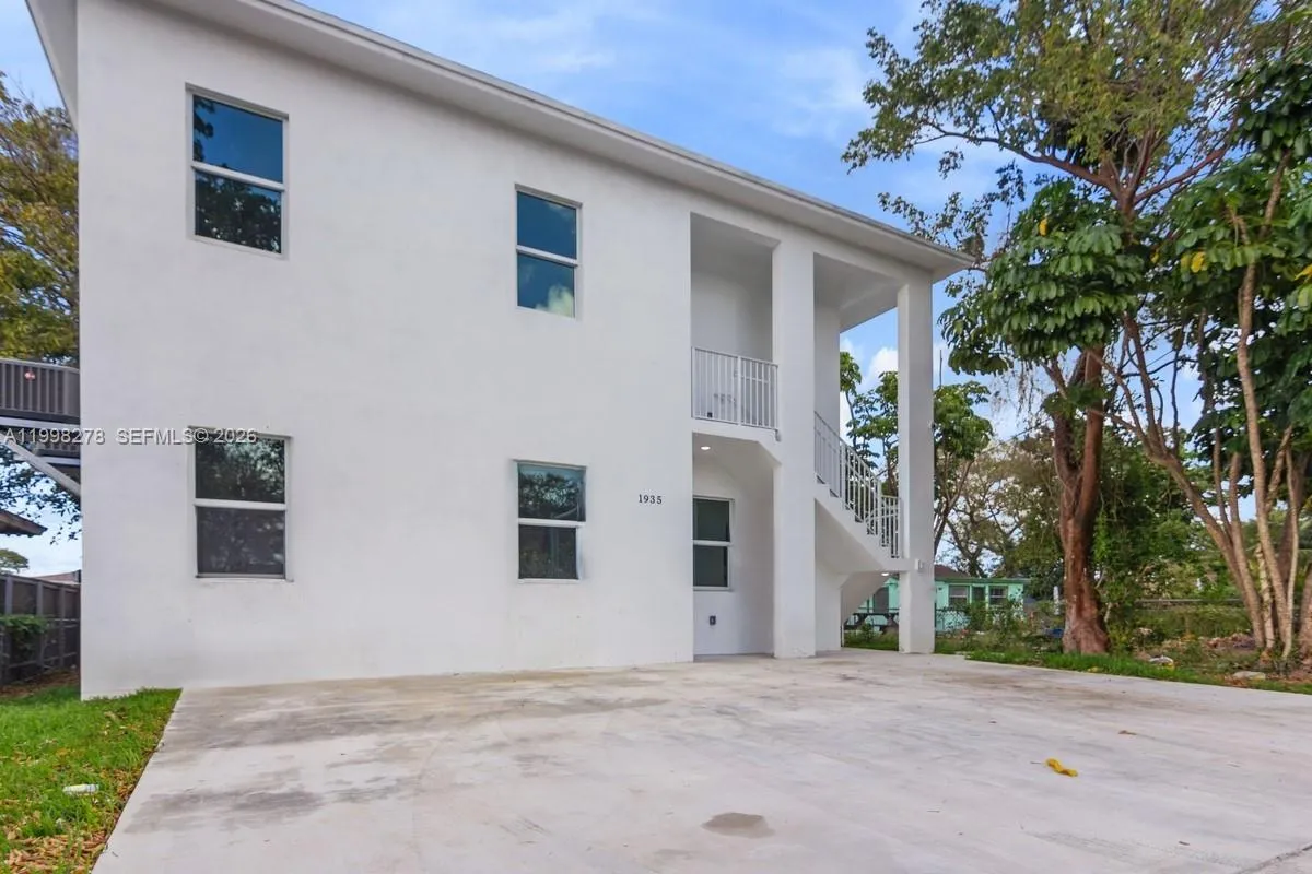 1935 Nw 71st St B, Miami, Florida 33147, Miami, Florida 33147, 3 Bedrooms Bedrooms, ,2 BathroomsBathrooms,Residential Lease,For Rent,1935 Nw 71st St B, Miami, Florida 33147,A11998278