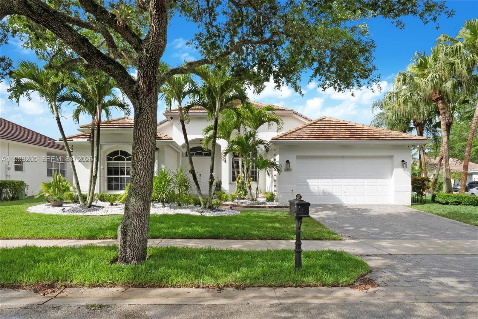 3085 Lakewood Cir, Weston, Florida 33332, Weston, Florida 33332, 5 Bedrooms Bedrooms, ,3 BathroomsBathrooms,Residential,For Sale,3085 Lakewood Cir, Weston, Florida 33332,A11998265