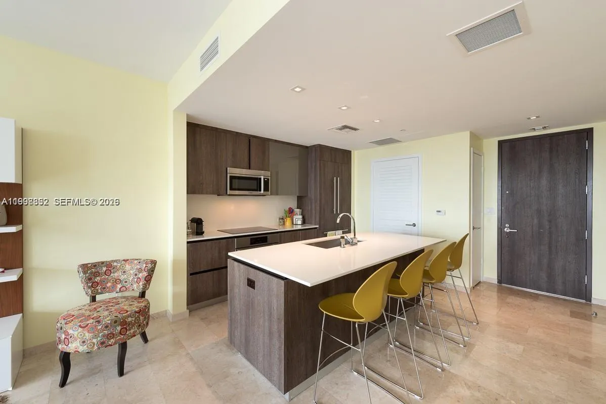 68 Se 6th St 3006, Miami, Florida 33131, Miami, Florida 33131, 1 Bedroom Bedrooms, ,1 BathroomBathrooms,Residential Lease,For Rent,68 Se 6th St 3006, Miami, Florida 33131,A11998332