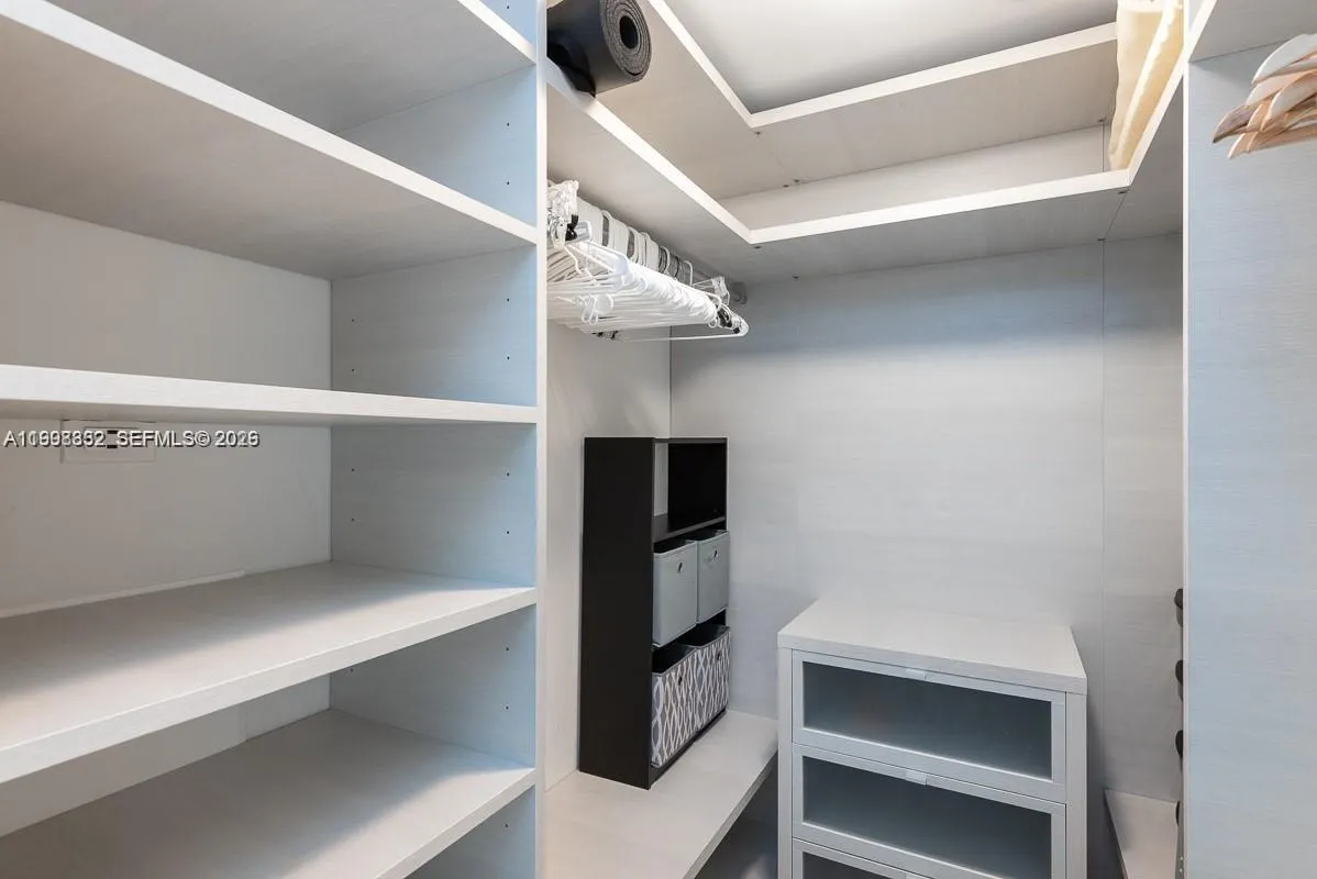 68 Se 6th St 3006, Miami, Florida 33131, Miami, Florida 33131, 1 Bedroom Bedrooms, ,1 BathroomBathrooms,Residential Lease,For Rent,68 Se 6th St 3006, Miami, Florida 33131,A11998332