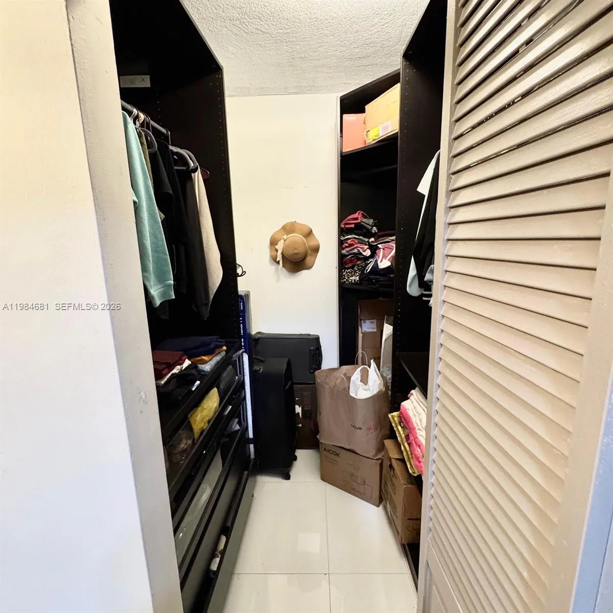 999 Brickell Bay Dr 1506, Miami, Florida 33131, Miami, Florida 33131, ,1 BathroomBathrooms,Residential Lease,For Rent,999 Brickell Bay Dr 1506, Miami, Florida 33131,A11984681