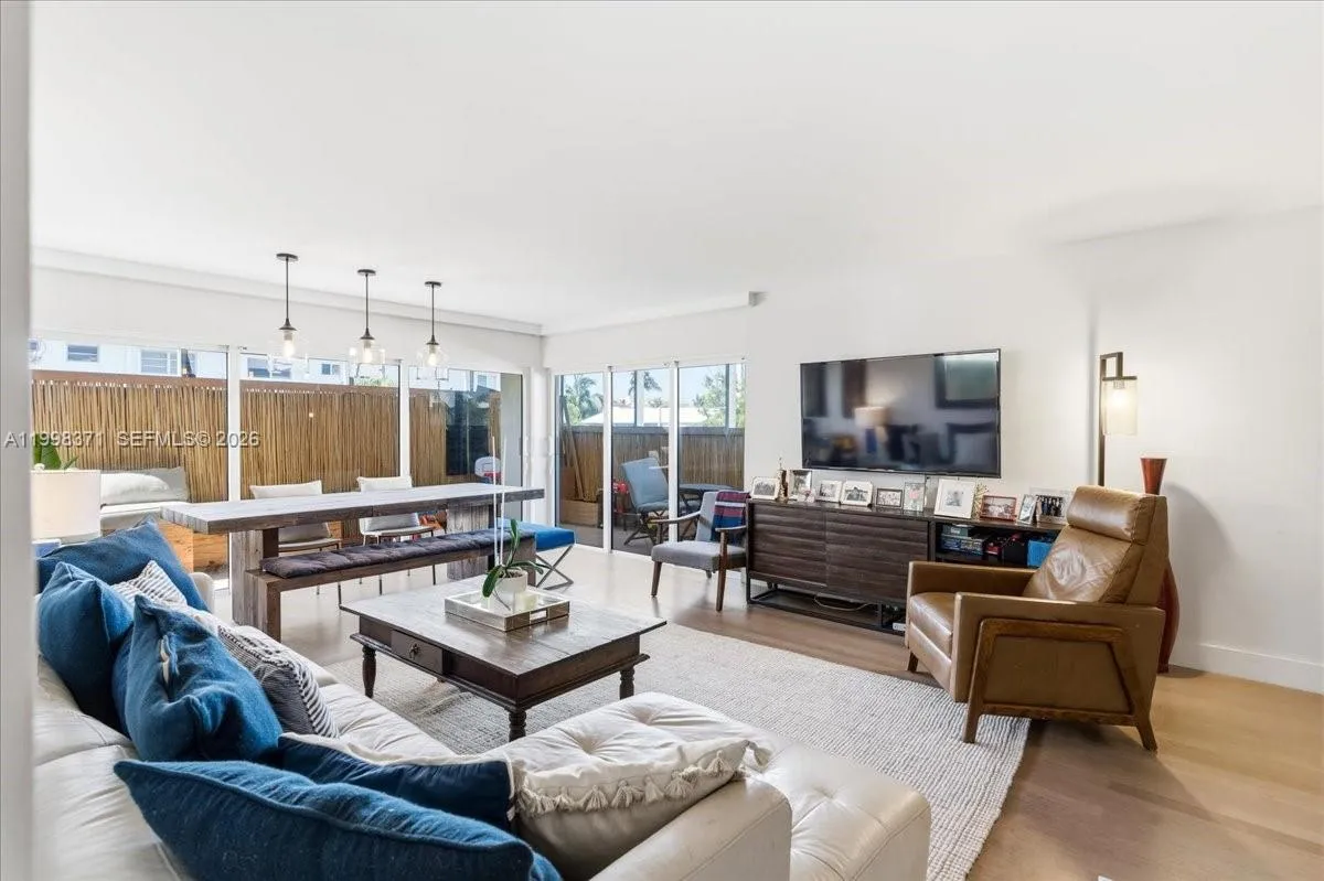 550 Ocean Drive 3h, Key Biscayne, Florida 33149, Key Biscayne, Florida 33149, 3 Bedrooms Bedrooms, ,2 BathroomsBathrooms,Residential,For Sale,550 Ocean Drive 3h, Key Biscayne, Florida 33149,A11998371