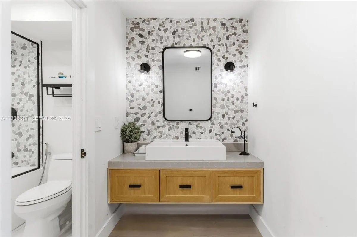 550 Ocean Drive 3h, Key Biscayne, Florida 33149, Key Biscayne, Florida 33149, 3 Bedrooms Bedrooms, ,2 BathroomsBathrooms,Residential,For Sale,550 Ocean Drive 3h, Key Biscayne, Florida 33149,A11998371