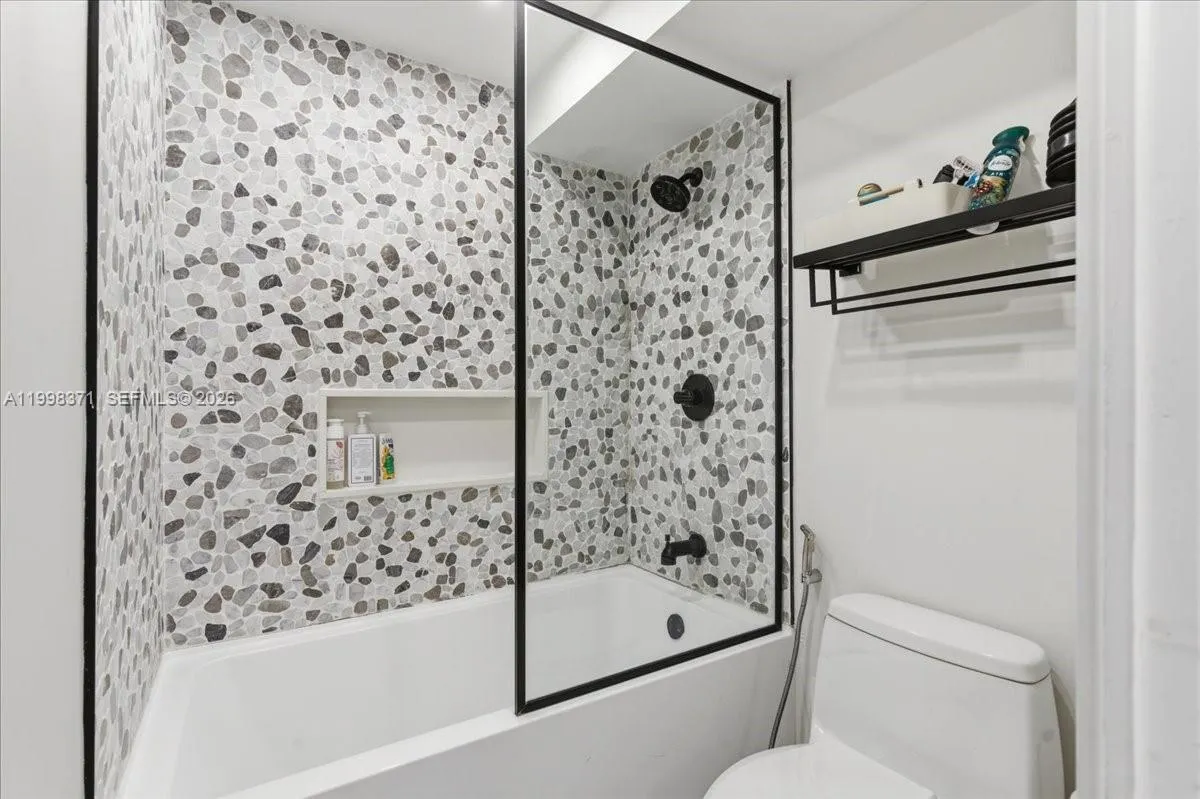 550 Ocean Drive 3h, Key Biscayne, Florida 33149, Key Biscayne, Florida 33149, 3 Bedrooms Bedrooms, ,2 BathroomsBathrooms,Residential,For Sale,550 Ocean Drive 3h, Key Biscayne, Florida 33149,A11998371