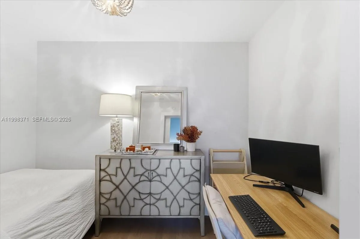 550 Ocean Drive 3h, Key Biscayne, Florida 33149, Key Biscayne, Florida 33149, 3 Bedrooms Bedrooms, ,2 BathroomsBathrooms,Residential,For Sale,550 Ocean Drive 3h, Key Biscayne, Florida 33149,A11998371