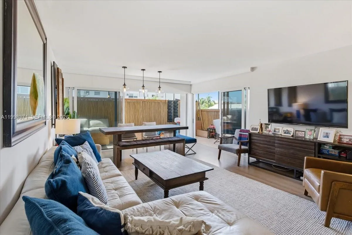 550 Ocean Drive 3h, Key Biscayne, Florida 33149, Key Biscayne, Florida 33149, 3 Bedrooms Bedrooms, ,2 BathroomsBathrooms,Residential,For Sale,550 Ocean Drive 3h, Key Biscayne, Florida 33149,A11998371